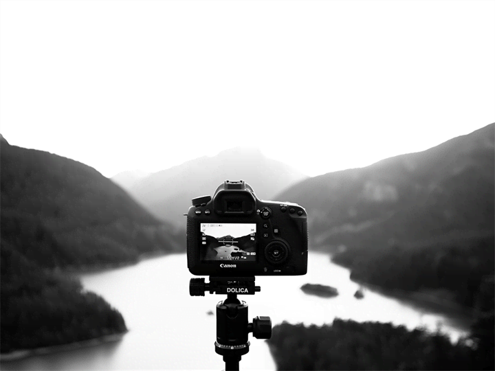 Fotografeer in automatische stand Camera gericht op landschap